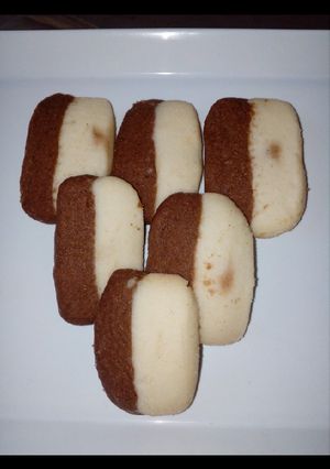 A picture of Biscuits in two colours 🍪 🍪.