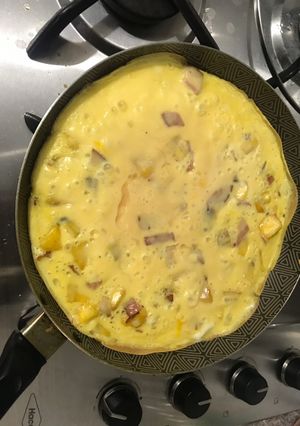 Una foto de Tortilla de plátano maduro con tocineta