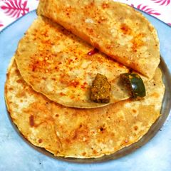 A picture of Spicy garlic parantha.