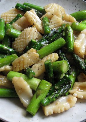 A picture of Garlic Butter Asparagus & Squid.