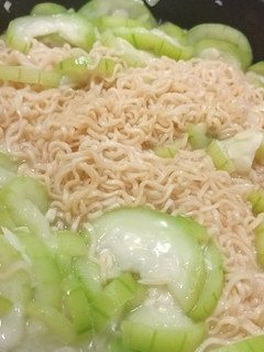 絲瓜泡麵＜簡易版＞ 的食譜成品照片