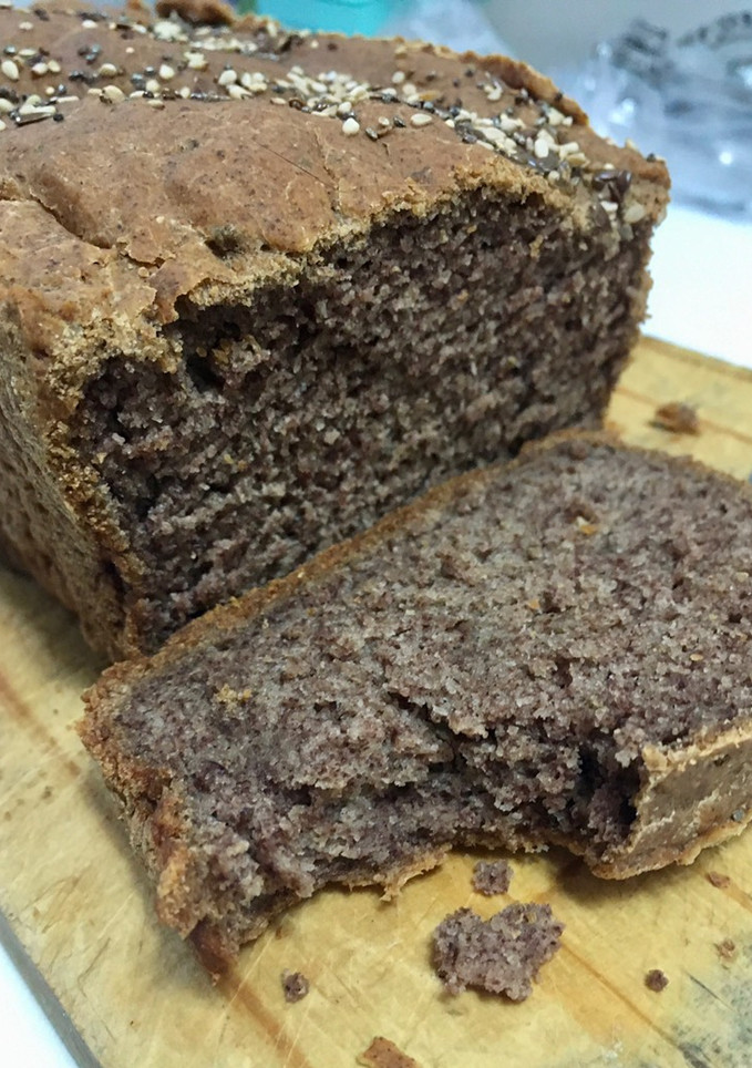 Una foto de Pan negro (Sin TACC / Gluten Free / Vegan)