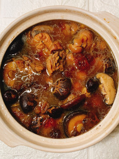 桃膠雞煲湯 的食譜成品照片