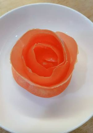 Hình của món Hoa Hồng bằng cà chua.