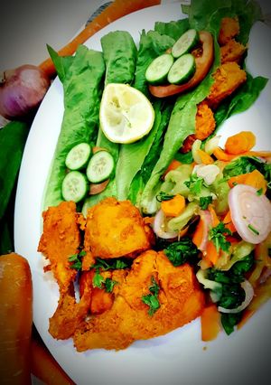 A picture of Lettuce Chicken Wraps.