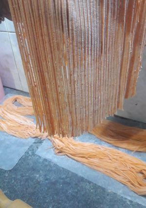 Una foto de Fideos caseros de morrón🍝