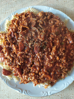 Una foto de Hélices con ternera y chorizo