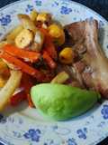 Chuletas de cerdo al horno con vegetales