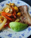 Chuletas de cerdo al horno con vegetales