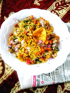 भेळ (bhel recipe in marathi) रेसिपी चे मुख्य फोटो