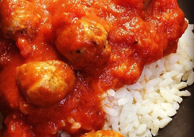 Boulettes de porc et sauce tomate tomates