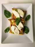 Gofres de parmesano con ensalada caprese