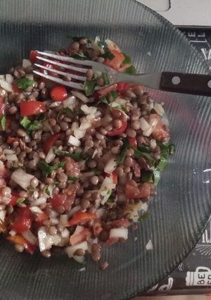 Una foto de Ensalada fresquita y vegana 🌱
