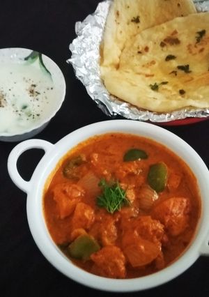 A picture of Chicken Tikka Masala.