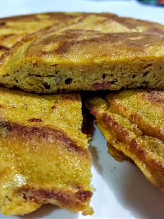 Una foto de TORTILLA De Garbanzos y Chorizo Español...!