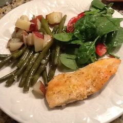 A picture of Garlic & Lemon Chicken with Red Potatoes & Green Beans.