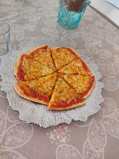 Una foto de Pizza 4 quesos
