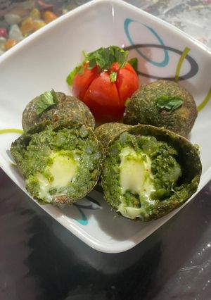 A picture of Spinach cheese ball.