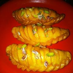 A picture of Chasani wali layer mava gujiya.