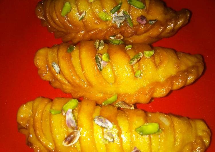 Recipe of Super Quick Homemade Chasani wali layer mava gujiya