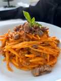 Trofie cremose alla positanese, con salsiccia, pomodorini e burrata