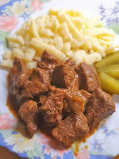 Vörösboros marhapörkölt recept fotója
