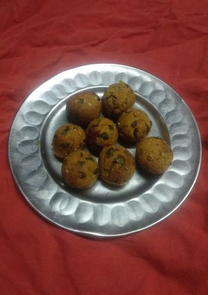 મેથી ના મુઠીયા (Methi Muthia Recipe In Gujarati) રેસીપી મુખ્ય ફોટો