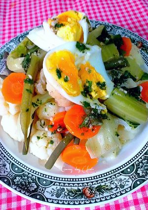 Una foto de Ensalada templada de coliflor con judías verdes y zanahorias