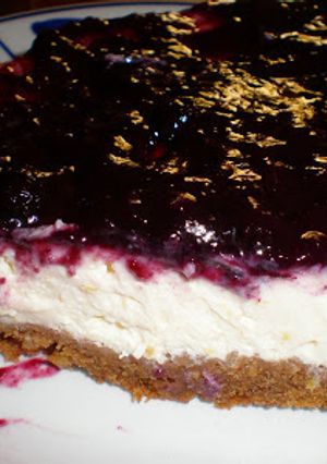Una foto de Tarta de queso al limón y frutos del bosque