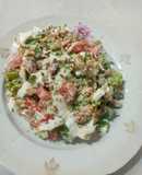 Салат с пекинской капустой и консервами