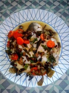 Una foto de Merluza al horno con verduras