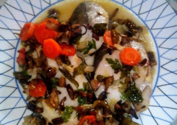 Merluza al horno con verduras