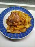 Sovracosce di pollo al curry croccanti con patate al forno