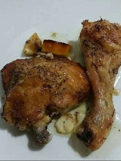 Una foto de Contramuslos y alitas de pollo al horno