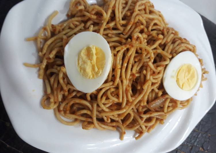 Recipe of Ultimate Spagetti with boiled egg