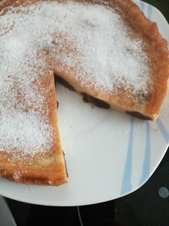 Una foto de Flan bretón con ciruelas pasas maceradas en ron