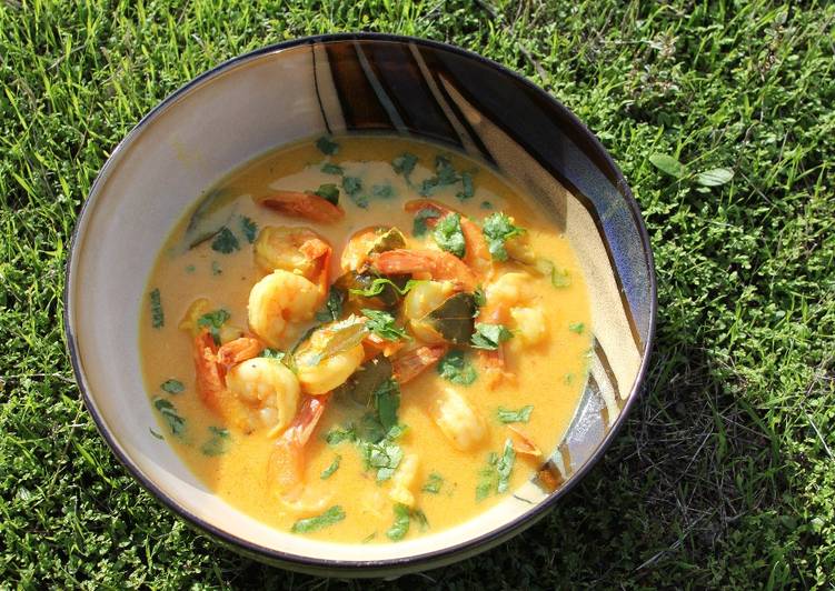 Delicious Coconut curry prawns