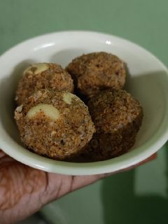 आटे के लड्डू (Aate ke laddu recipe in hindi) रेसिपी मुख्य फोटो