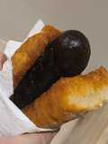 Bocadillo de Morcilla de Arroz Crujiente con Pan de Barra Dorado en su Jugo