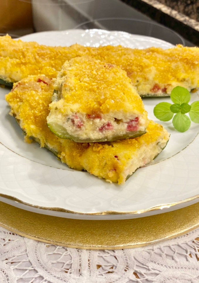Una foto de Calabacín relleno con ricotta y salami