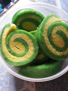 Foto resep Kue kukus gulung roti tawar