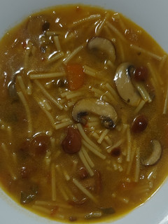 Una foto de Fideos con setas