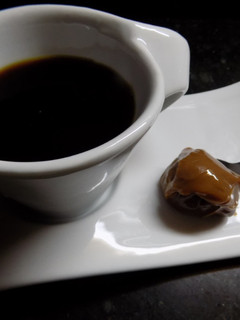 Una foto de Café Pedro y leche con dulce de leche (como quieran llamarlo)