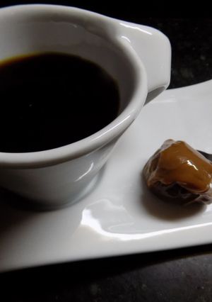 Una foto de Café Pedro y leche con dulce de leche (como quieran llamarlo)
