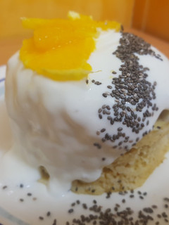 Una foto de Mug cake de naranja y yogur