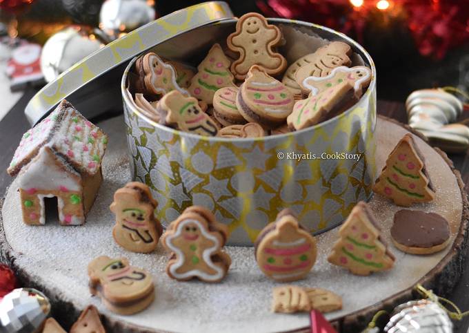 Stuffed gingerbread cookies & small gingerbread home