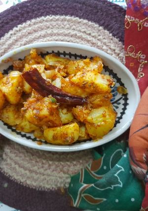 જોધપુરી આલુ (Jodhpuri Aloo Recipe In Gujarati) રેસીપી મુખ્ય ફોટો
