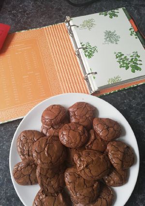Ropogós-olvadós csokoládés keksz recept fotója