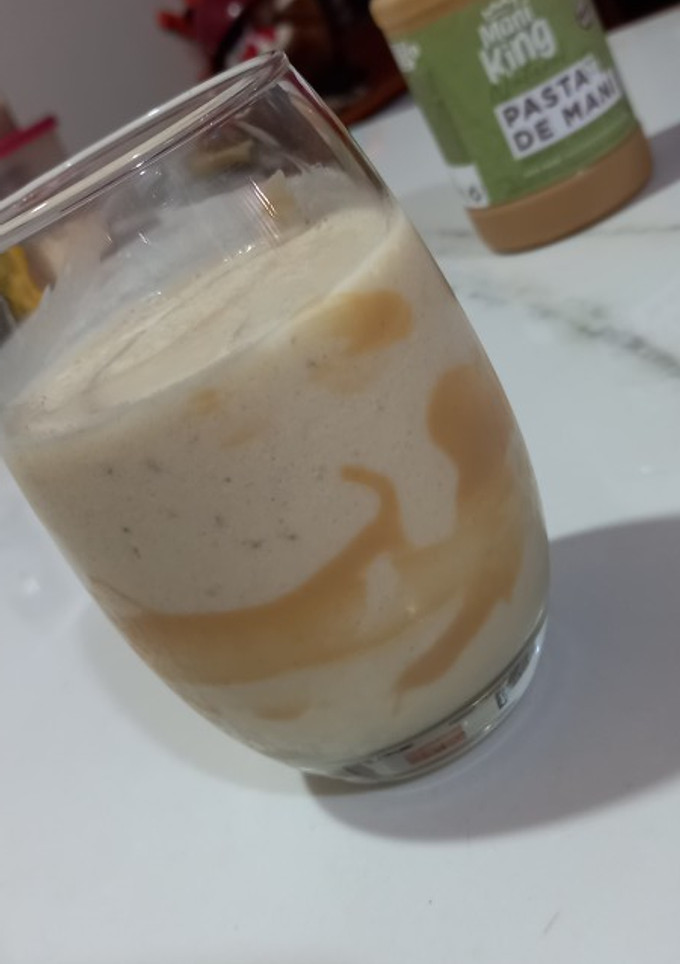 Una foto de Smoothie de banana y pasta de maní 🍌 ♡