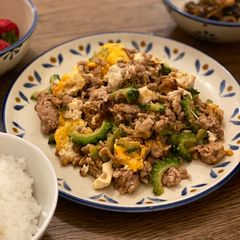 A picture of Okinawan style 'Goya Champuru'.